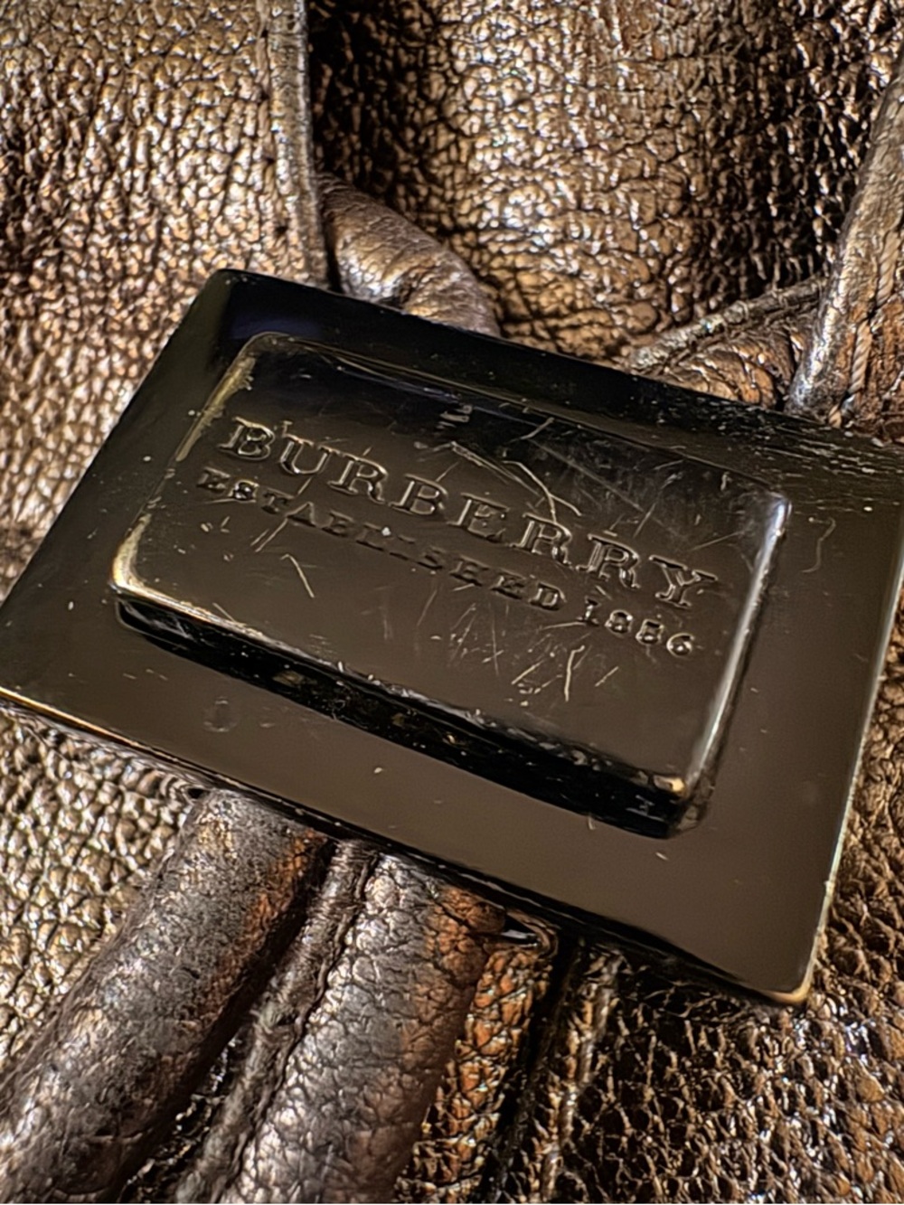 BURBERRY Silver Pebbled Leather Salisbury Hobo from Established 1856 Collection - Picture 3 of 16